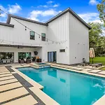 Serene Austin Stunner