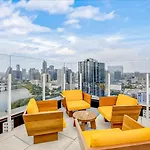 Modern Downtown Condo - Rooftop Pool - Top Amenities