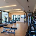 Modern Downtown Condo - Rooftop Pool - Top Amenities