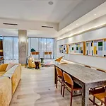 Modern Downtown Condo - Rooftop Pool - Top Amenities