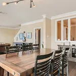 Warm Suburban 3Br Townhome Near Dt