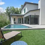 Walk To Soco Lounge Poolside At Modern Cool Spot
