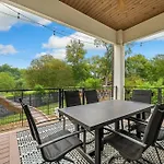 Central Contemporary W/ Pool And Spa