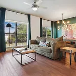 Dual Urban Oasis 8Br In Vibrant North Loop Hub
