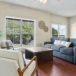 Dual Urban Oasis 8Br In Vibrant North Loop Hub
