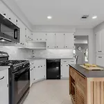 Remodeled 3Br, 2.5 Bath Retreat W/ Large Backyard