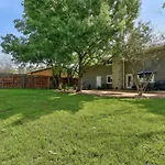 Remodeled 3Br, 2.5 Bath Retreat W/ Large Backyard