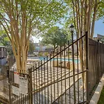 Pet-Friendly Austin Condo With Pool, Near Downtown