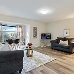 Free Parking And Pool At Chic Central Austin Oasis