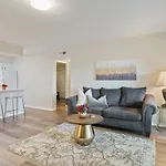 Free Parking And Pool At Chic Central Austin Oasis