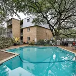 Free Parking And Pool At Chic Central Austin Oasis
