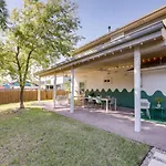 Vibrant Austin Vacation Home With Covered Patio