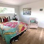 East Austintacious - Artsy, Walkable 4Br 4Ba