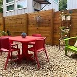 East Austintacious - Artsy, Walkable 4Br 4Ba