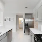 Modern Central East Austin 4Br Gem