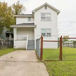 Modern Central East Austin 4Br Gem