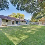 Texas Retreat With Patio, Fireplace And Fenced-In Yard