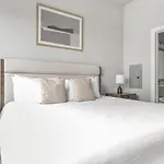 Landing Modern Apartment With Amazing Amenities