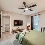 Your Chill 2B Getaway - 10Min To Dtwn - W/D, Pool, Prkg