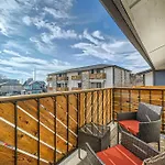 Chic 2B Getaway - 10Min To Dtwn - W/D, Pool, Prkg