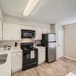 Chic 2B Getaway - 10Min To Dtwn - W/D, Pool, Prkg