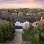 Luxury 5Br, 3Ba Austin Retreat ~ Pool~ Parking