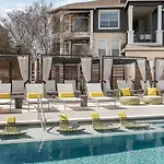 Elegant 1Br With Resort Style Pool Near The Domain