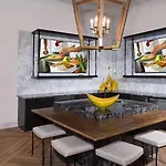 Luxury 2 Bed Room Apt- Home Away From Home