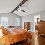 Spacious Retreat W Private Pool & Plenty Of Space
