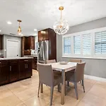 Spacious Retreat W Private Pool & Plenty Of Space