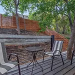 Tiny House-Sleeps 4-Kitchen-Washer/Dryer-Patio
