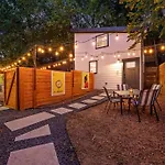 Tiny House-Sleeps 4-Kitchen-Washer/Dryer-Patio