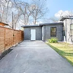 Pet Friendly Atx Escape With Game Room And Free Parking