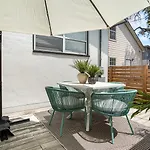 Hgtv Featured Tiny Home W Hot Tub Near East 6Th St
