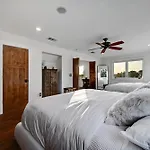 Austinteton\'S Sunset Cliff Resort On Lake Travis - Private Wedding, Event, Heated Pool, Boat Dock