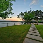 Austinteton\'S Sunset Cliff Resort On Lake Travis - Private Wedding, Event, Heated Pool, Boat Dock