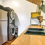 Chic East Austin Studio Bungalow With Spacious Yard!