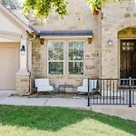 Cozy Yet Spacious Austin Retreat - Perfect For Family Gatherings