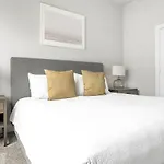 Landing Modern Apartment With Amazing Amenities
