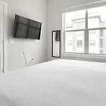 Landing Modern Apartment With Amazing Amenities