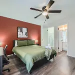 Your Modern 2B Getaway - W/D, Pool, Prkg - 10Min To Dtwn