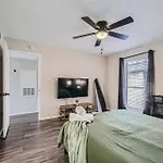 Your Modern 2B Getaway - W/D, Pool, Prkg - 10Min To Dtwn