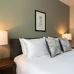 Landing Modern Apartment With Amazing Amenities