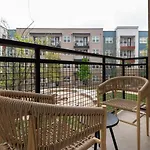 Landing Modern Apartment With Amazing Amenities