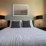 Landing Modern Apartment With Amazing Amenities