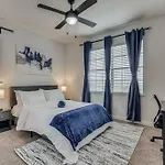 Luxurious 2Br+Resort Style Pool_5 Min To Domain