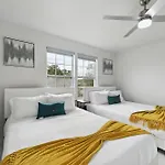 Chic 8Br Retreat Central East Austin For Large Groups
