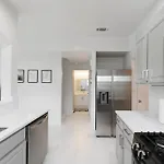 Chic 8Br Retreat Central East Austin For Large Groups