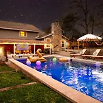 Lux 5Br Gem With Heated Pool, Spa, And Outdoor Movie Theater