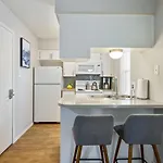 Central Austin Studio Pets Allowed And Free Prkg